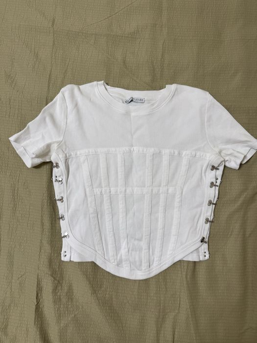 топ білий на застібках
