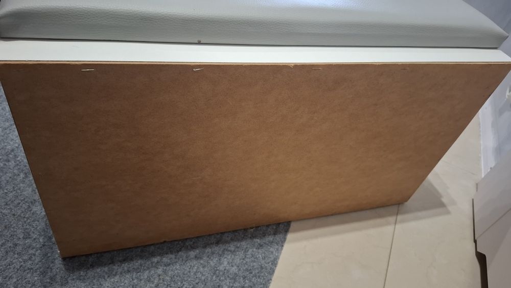 Biala szafka na buty z  siedziskiem