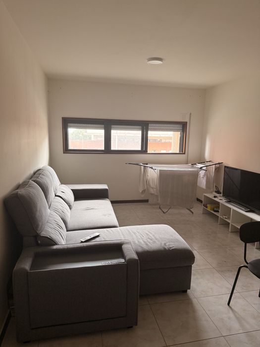 Arrenda-se quarto 450 tudo incluído