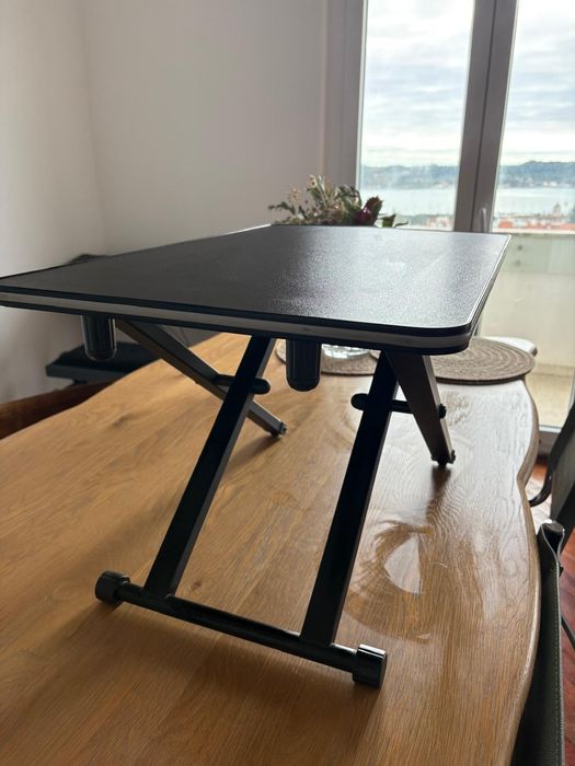 Escritorio de pé elevavel computador