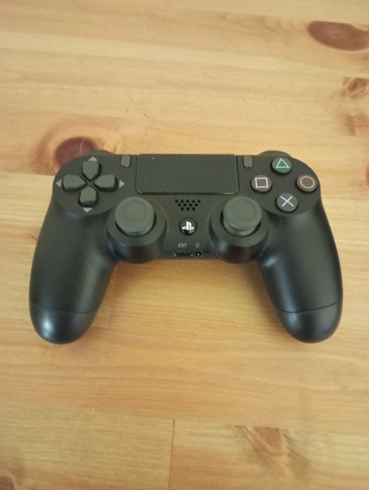 Vendo PS4 Slim 1tb + Comando  c/jogos