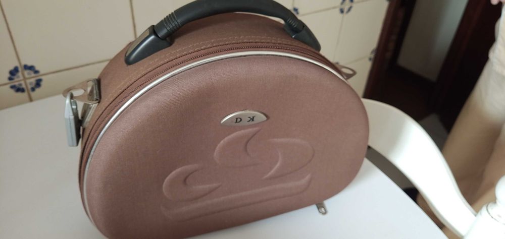 Saco+nécessaire+carteira 4€ cada