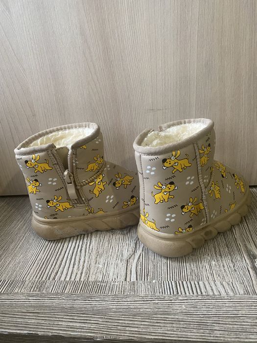 Сапожки одевали пару раз в идеальном состоянии 22 розмер