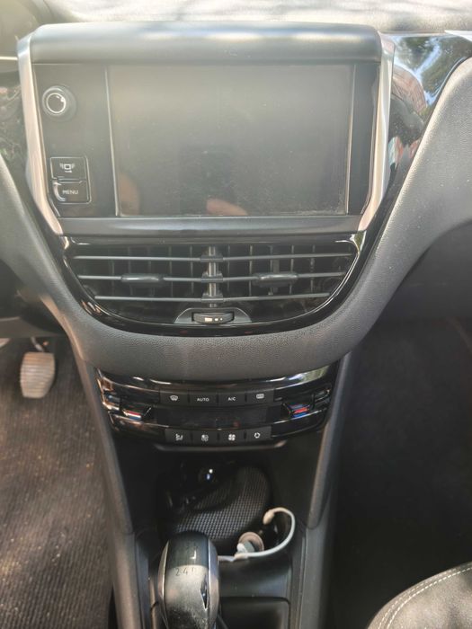 Peugeot 208 vti 2013