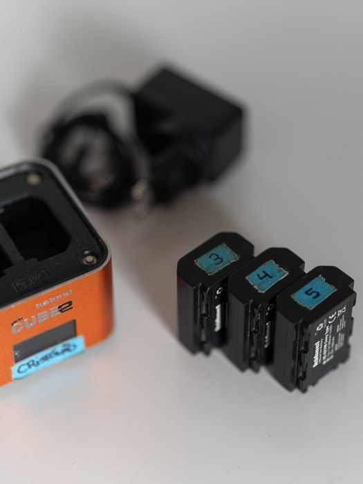 HAHNEL ProCube 2 Charger + 3 HAHNEL Batteries64740411653251121