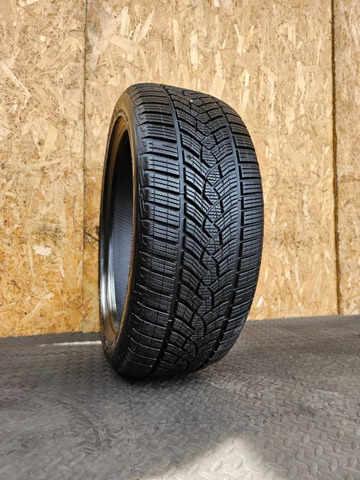 Opona zimowa 225/45/18 95H Goodyear UltraGrip Performance Gen-1
