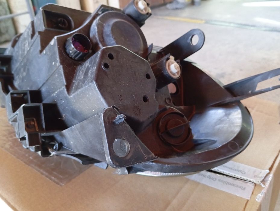 Ótica  direita Fiat Punto ano 2016