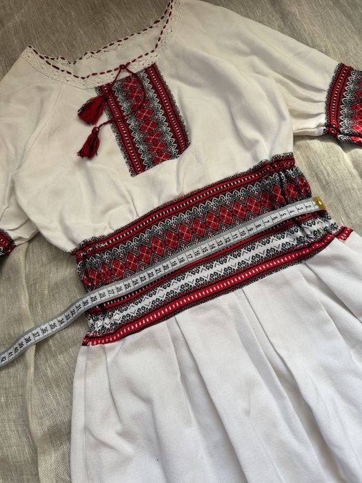 Вишите плаття для дівчинки 136-140 см