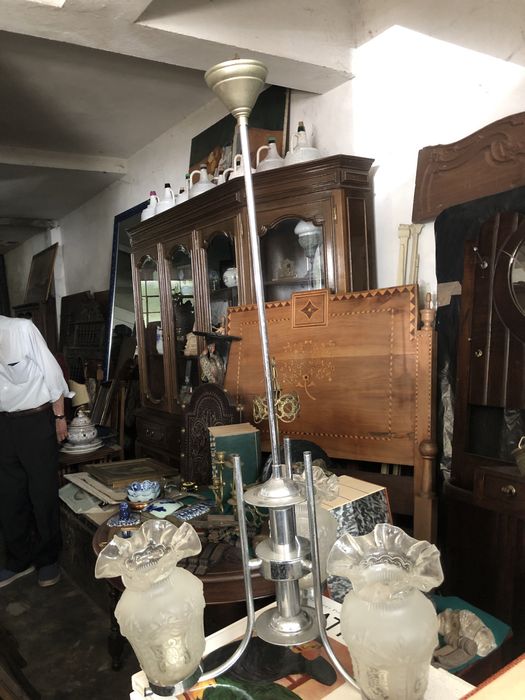 Candeeiro feito à base de ferro