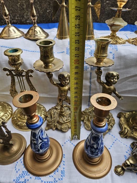 Бронзові підсвічники.