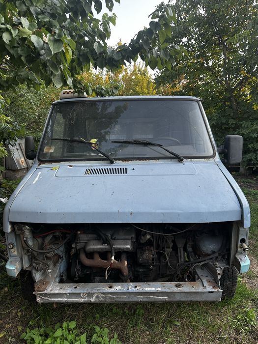 PEUGEOT J5.