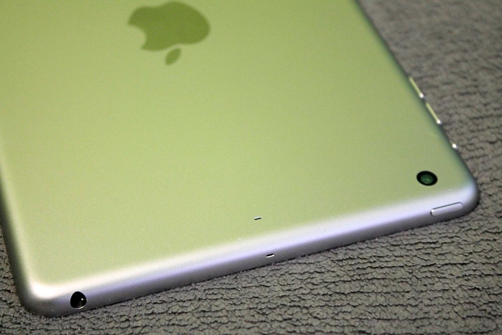 Планшет Apple iPad mini 3 / 7.9" IPS Retina / 16GB / WiFi