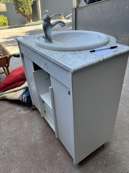 Lavatorio de wc branco completo