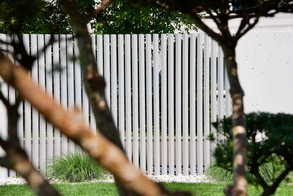 nowoczesne ogrodzenie betonowe elka betonowa mur betonowy przęsła grzebieniowe