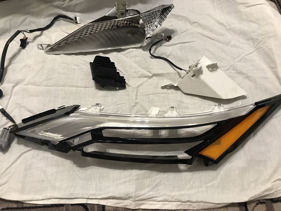 Запчастини фари Nissan Rogue t33