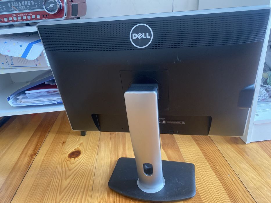 Dell 24 cale ekran na nozce stan bdb