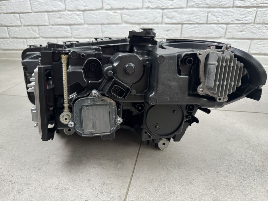 Фары левая правая Shadow Line Adaptive LED LCI BMW G30 G31 2020-2023