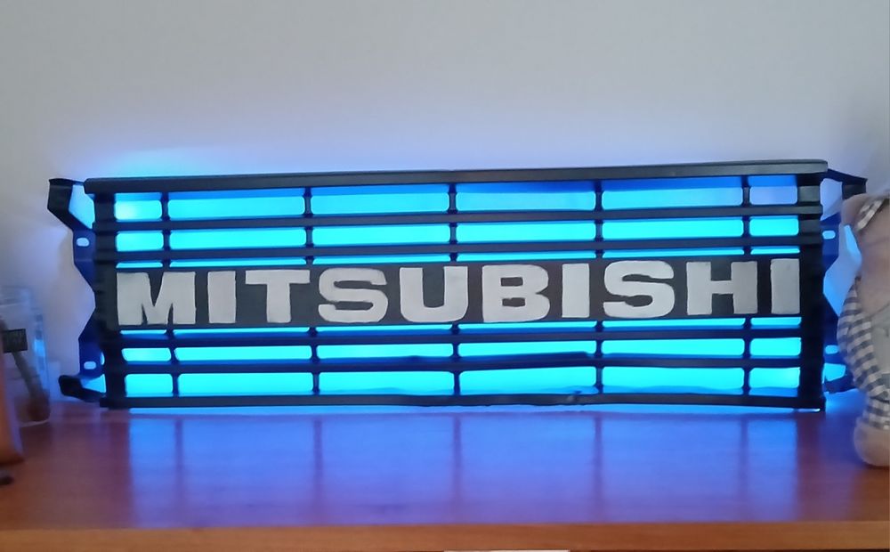 Grelha frontal Mitsubishi para decoração