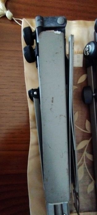 4 estantes de partituras com algumas marcas de uso