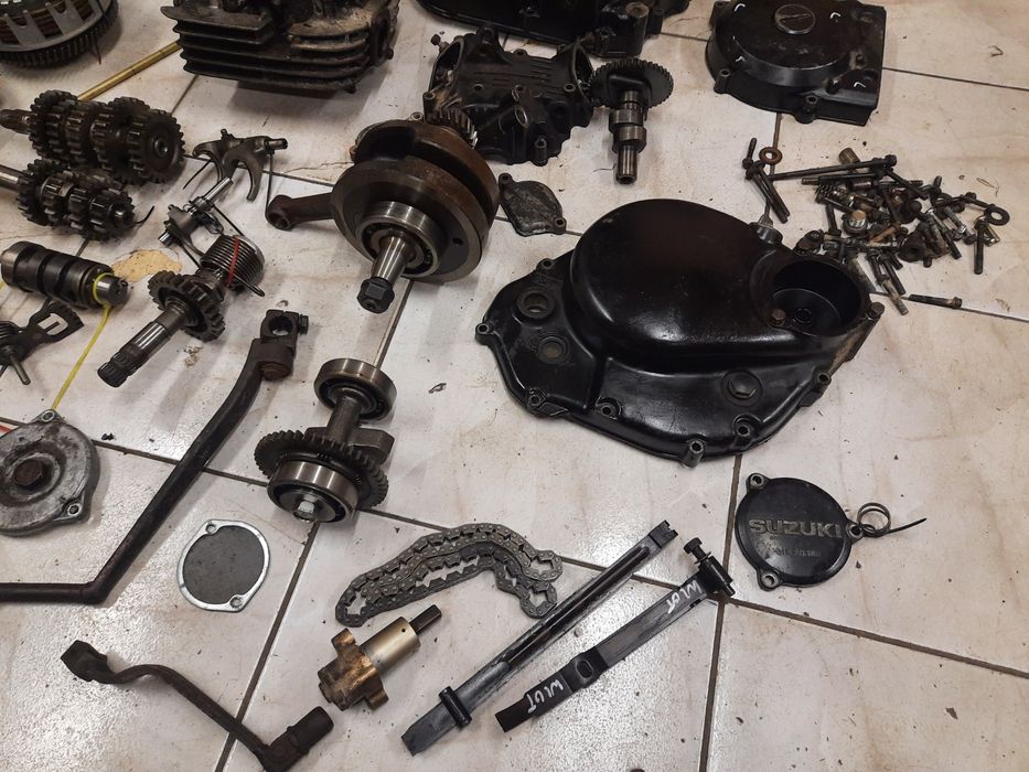 Suzuki DR 250 silnik części cylinder głowica skrzynia kopka kapa pompa