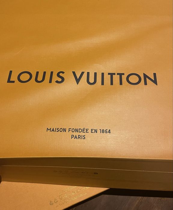 Saco e caixa Louis Vuitton