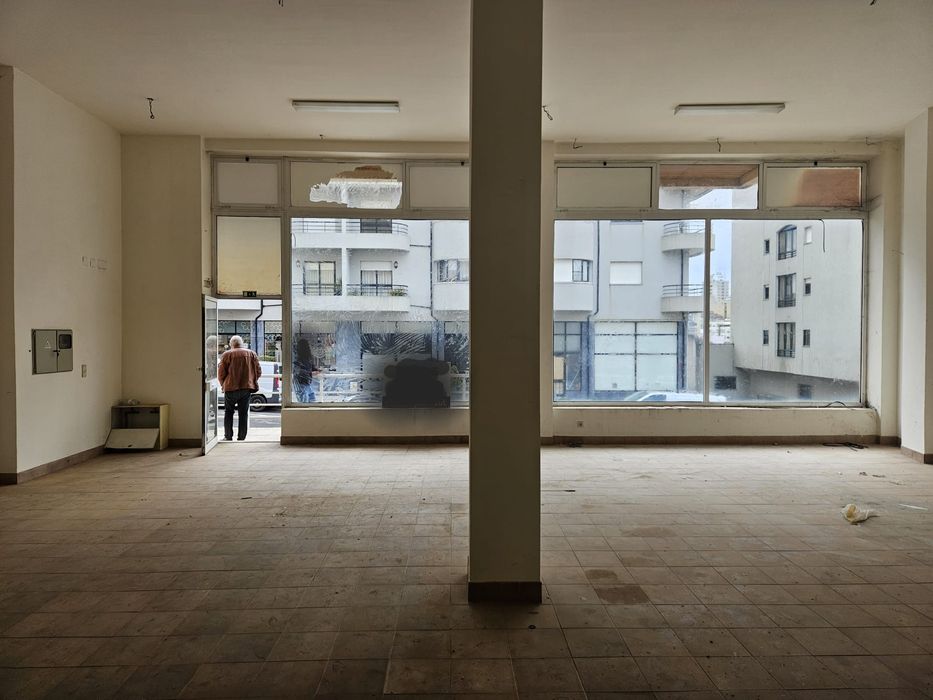 Arrenda-se loja em São João da Madeira com 120mts2