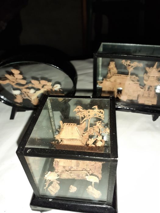 Decorações e loiça oriental antigas