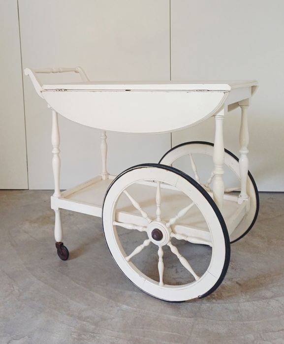 Carrinho de bebidas branco antigo / vintage