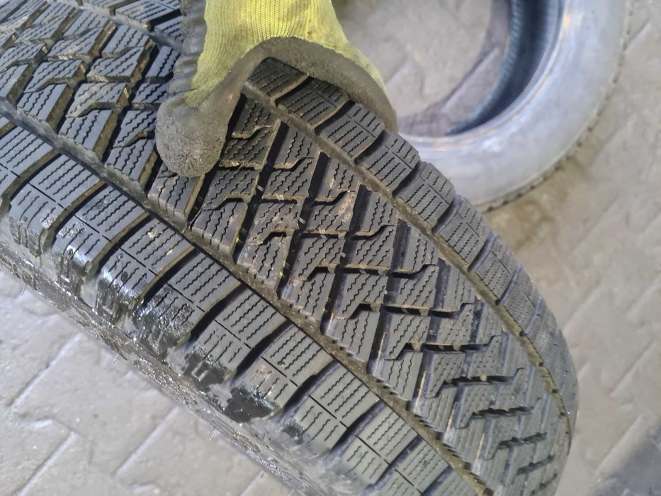 2x opona Lassa Wintus 2 195/65 R 16 C