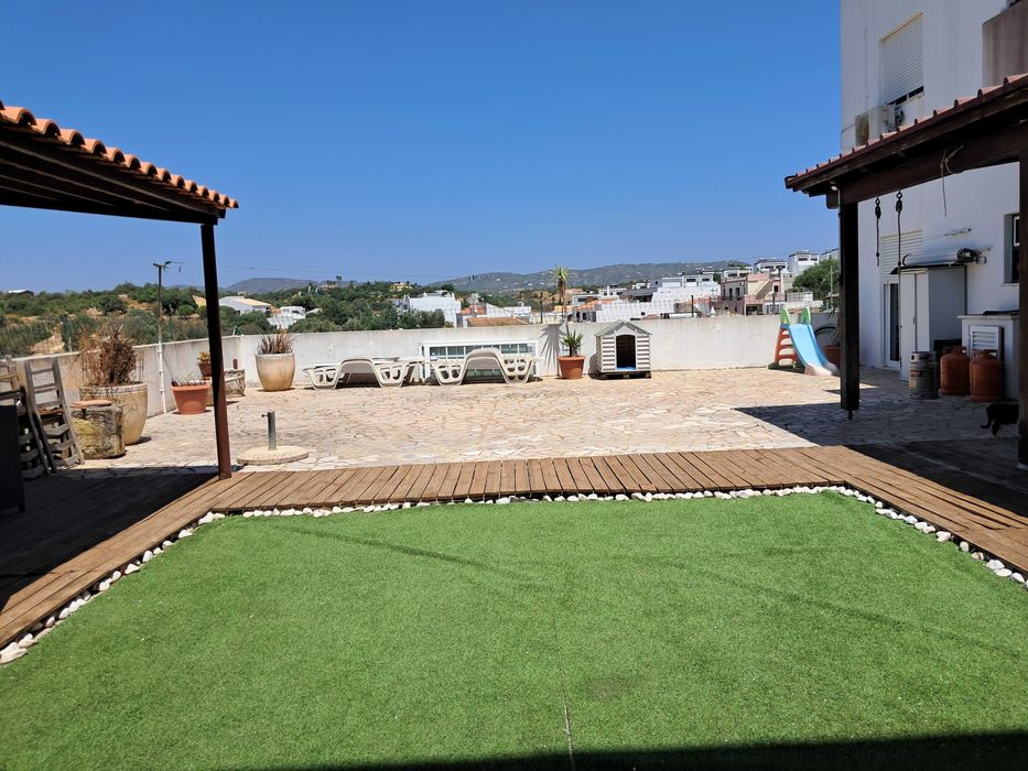 T2 com Excelente Terraço em Pechão – Conforto e Luminosidade