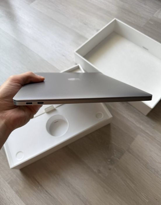 macbook pro 13 (2020 рік) офіційний