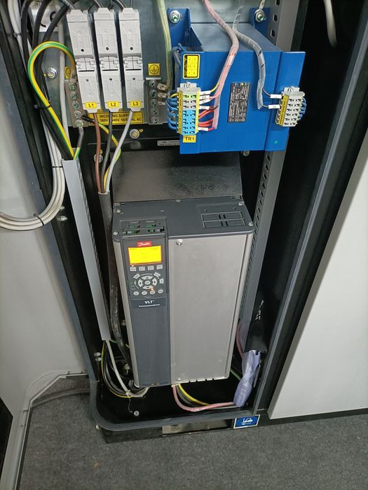 Compressor ar variador ELGI EG22Kw com secador refrigeração (30Hp)