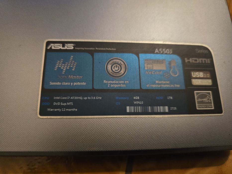 Computador portátil ASUS com teclado rato colunas