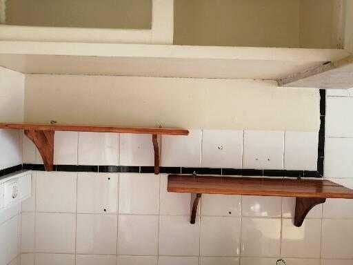 Móveis de quarto, de sala e de casa de entrada.