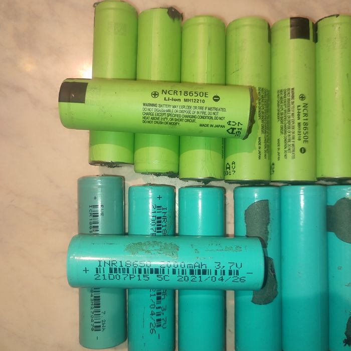 Akumulatory 40szt 18650  uszkodzone