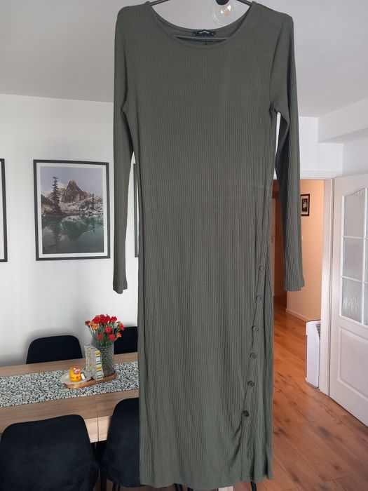 Dopasowana sukienka khaki rozm. 40