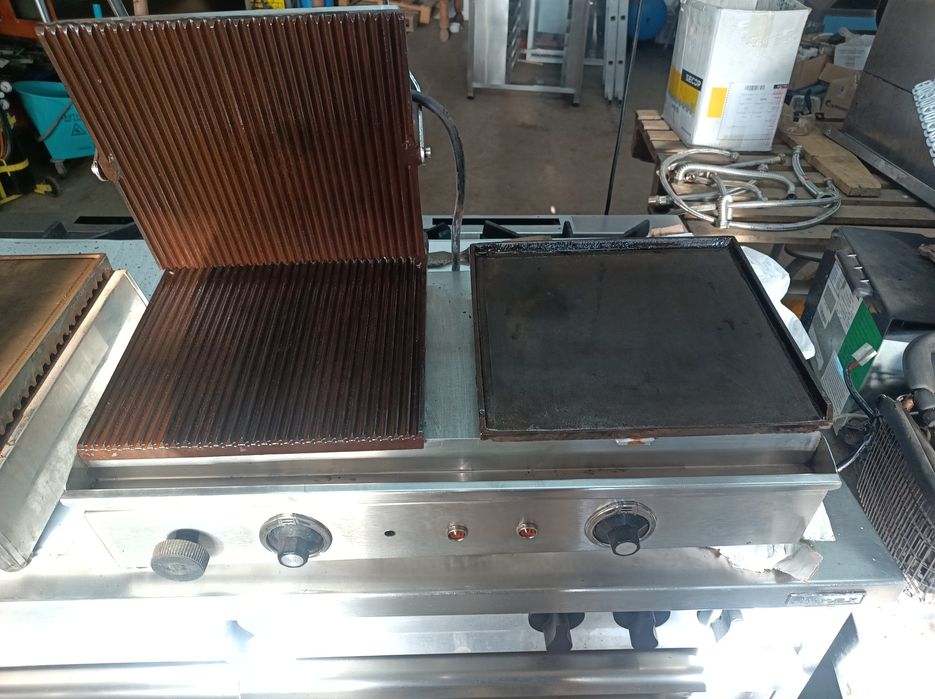 Prensa com chapa de grelhar