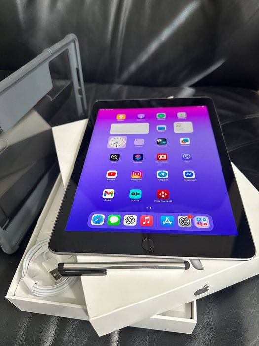 IPad оригінал/гарантія+зарядка+стилус