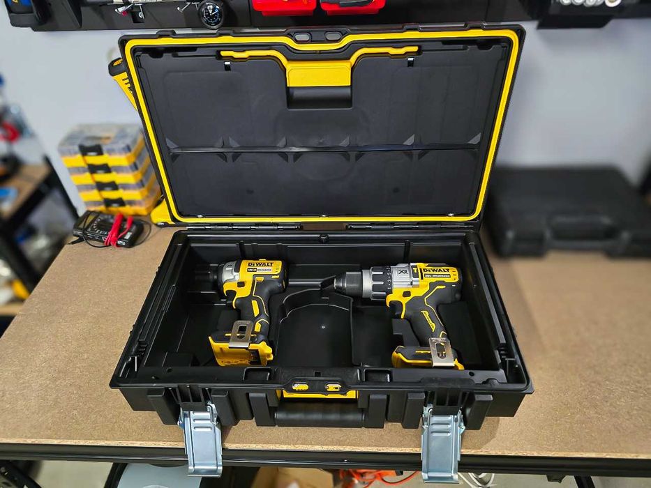 DEWALT Wytrzymała Oryginalna Skrzynia z sytemem TOUGHSYSTEM