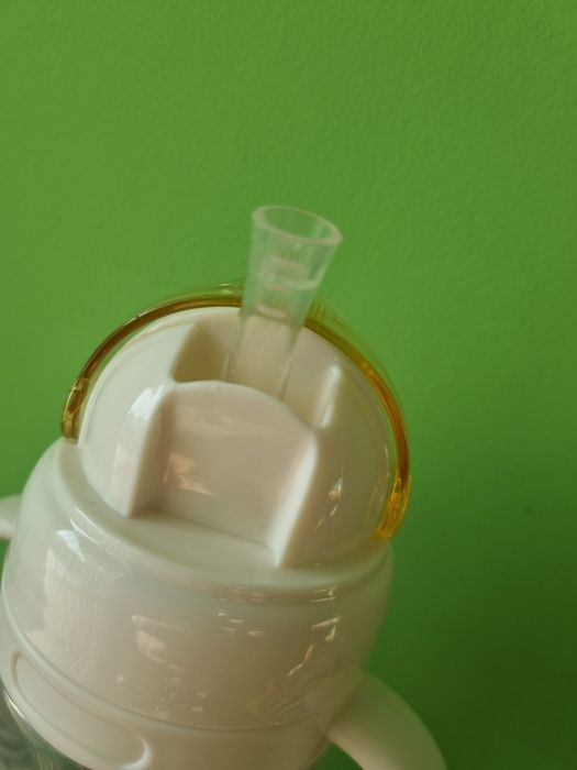 Kubek niekapek dla dzieci bidon ze słomką