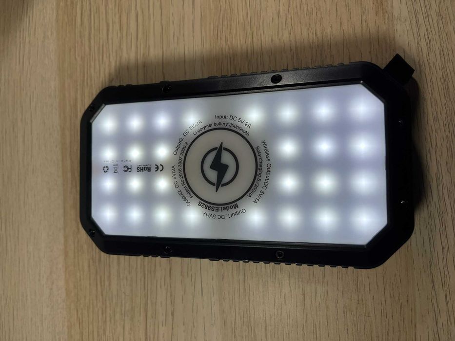 Powerbank 20000mAh c/ painel solar, carregamento sem fios e lanterna