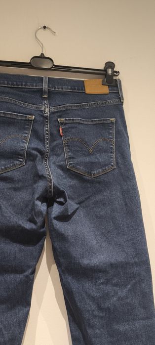 Levi's jeans shapping straight 28