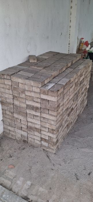 150 m² de pavê retangular em betão usado
