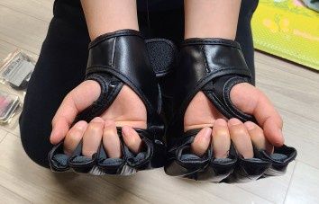Profesjonalne rękawice MMA bokserskie na pół palca.