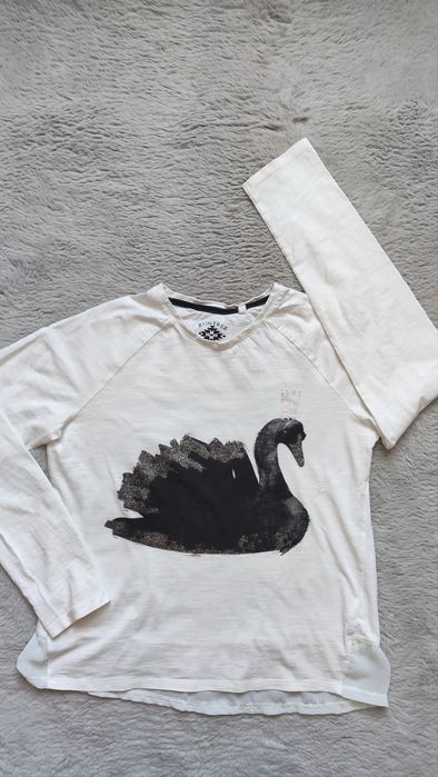 Biała bluzka z nadrukiem łabędzia