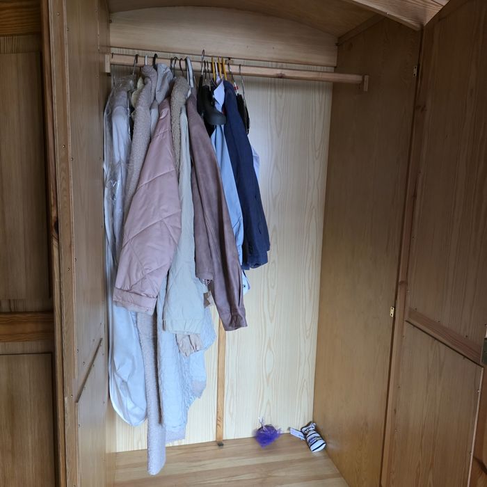 Duża drewniana szafa