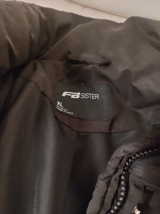 Жіноча чорна курточка