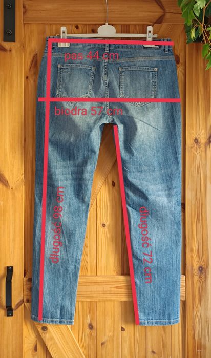 Jeansy damskie z przetarciami