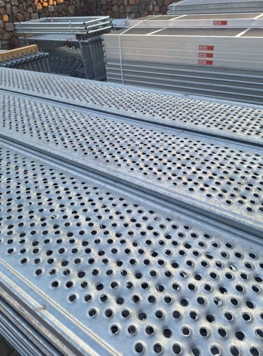 Wynajem Rusztowanie rusztowania elewacyjne typ Plettac budowa remont