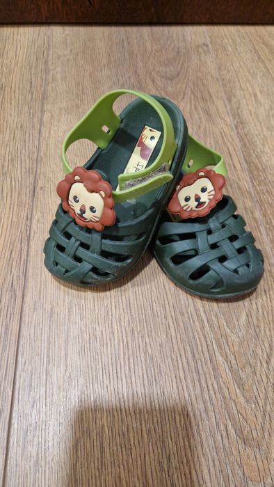 Sandálias Ipanema 
Tamanho 24

Envio pelo CTT OU entrego em mão em Bar